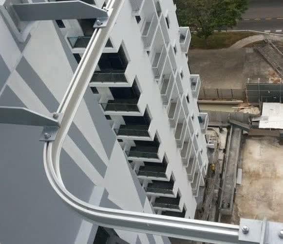 کلایمر منوریسل برای دسترسی به نمای ساختمان